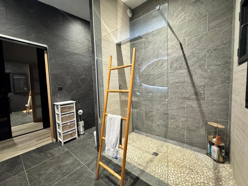 Maison - 238 m² - 7 pièces