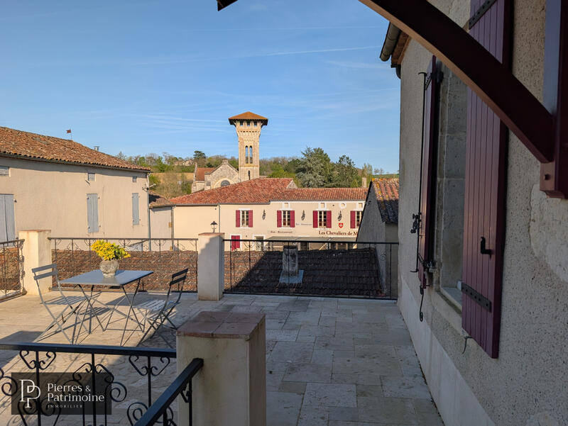 Maison de village - 270 m² - 8 pièces
