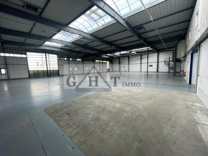 Entrepôt - 2 765 m²