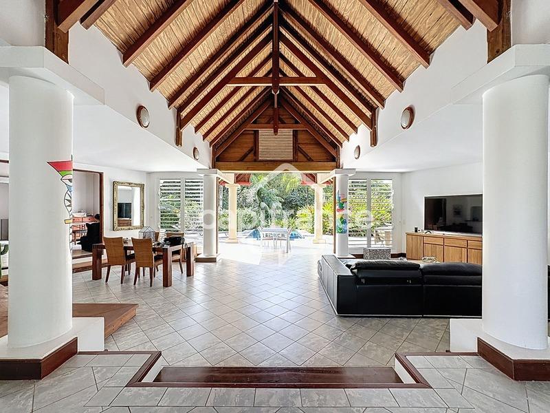 Villa - 280 m² - 8 pièces