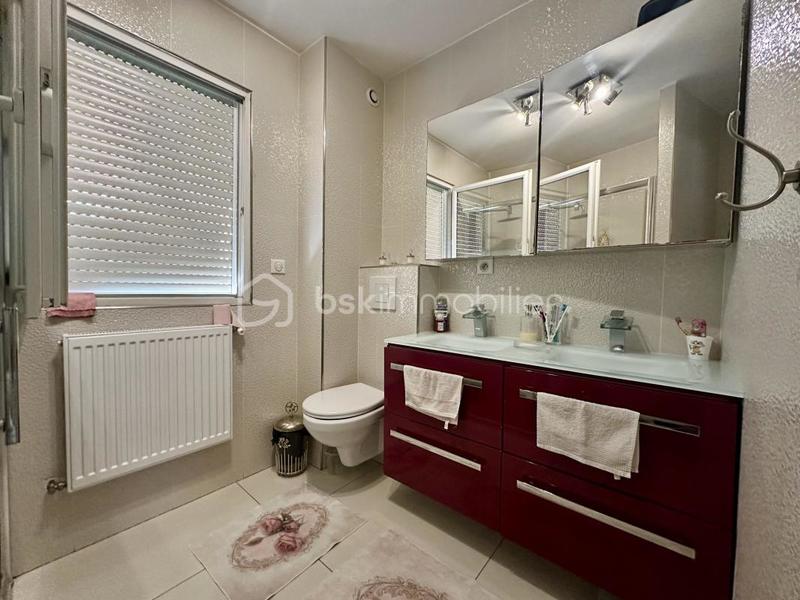 Maison - 216 m² - 14 pièces