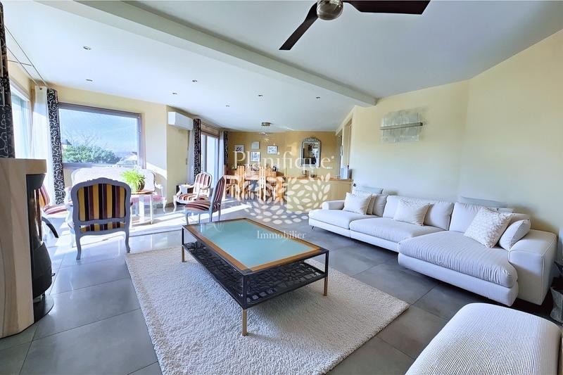 Maison - 299 m² - 7 pièces