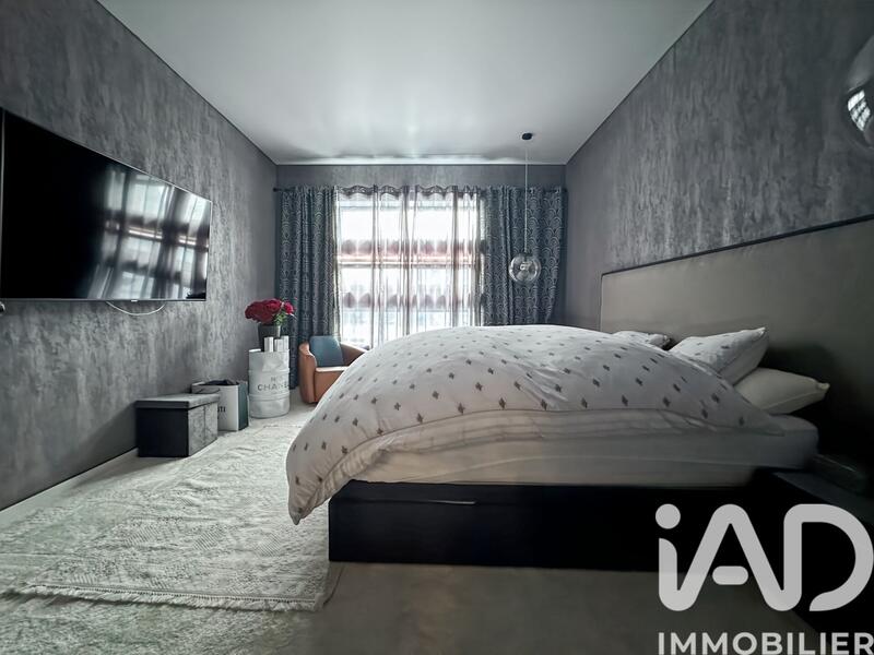 Maison - 212 m² - 7 pièces