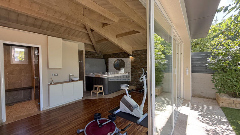 Maison - 257 m² - 7 pièces