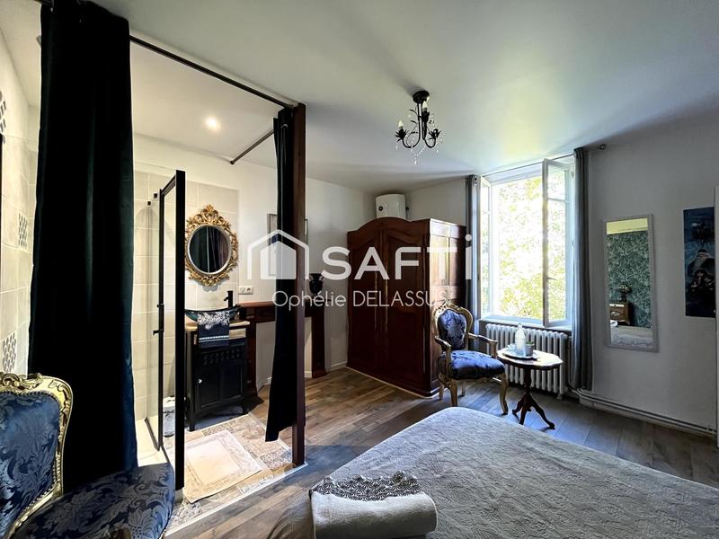 Maison - 220 m² - 10 pièces