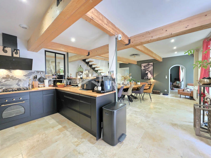 Maison - 280 m² - 8 pièces