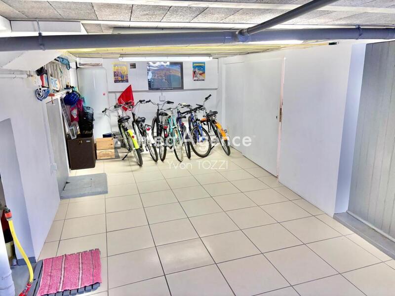 Maison - 279 m² - 12 pièces