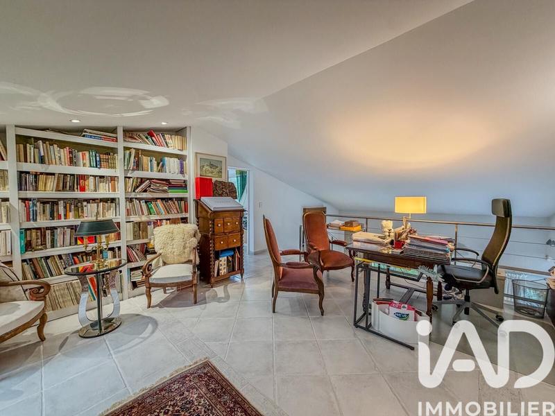 Maison - 235 m² - 6 pièces