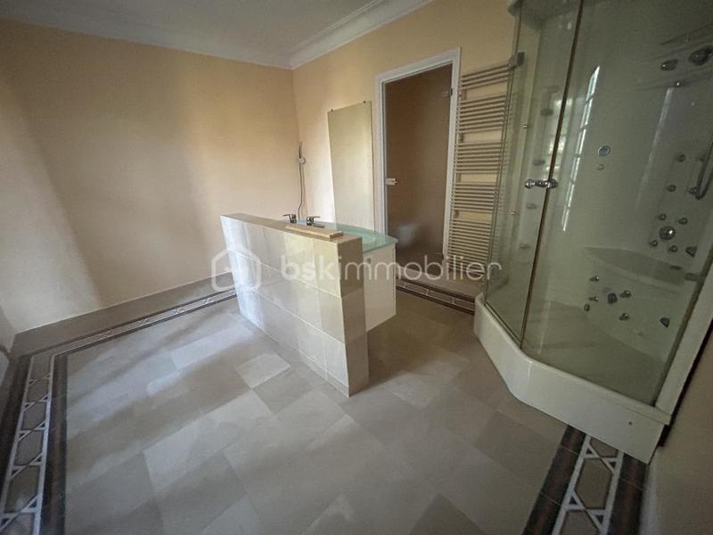 Propriété - 600 m² - 13 pièces