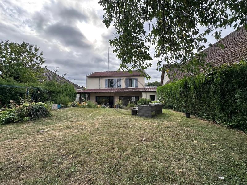 Maison - 162 m² - 8 pièces