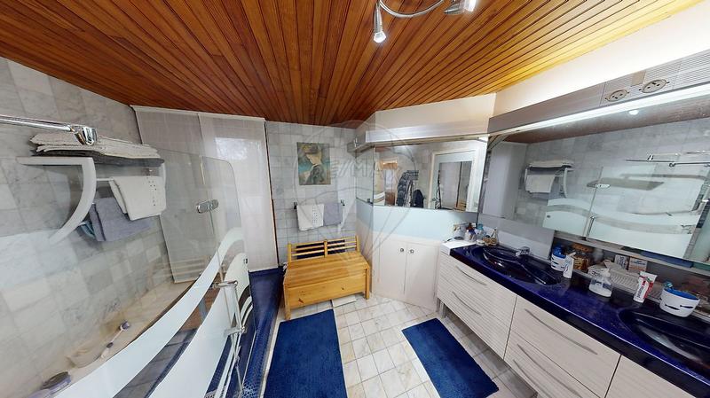 Maison - 140 m² - 6 pièces