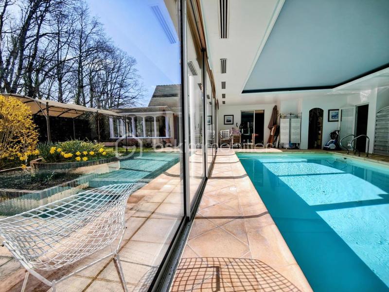 Maison - 390 m² - 15 pièces