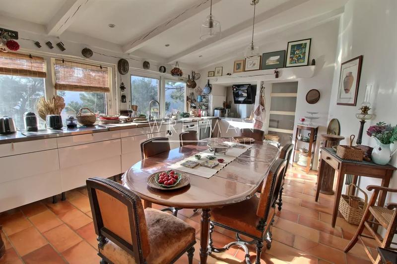 Maison - 180 m² - 6 pièces