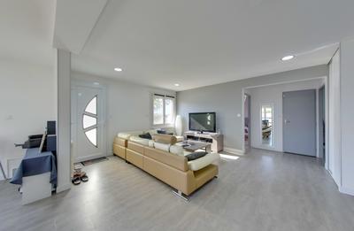 Maison traditionnelle - 228 m² - 8 pièces