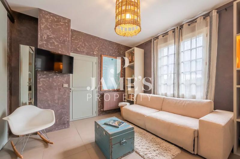 Maison - 330 m² - 8 pièces