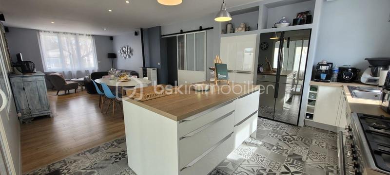 Maison - 204 m² - 8 pièces