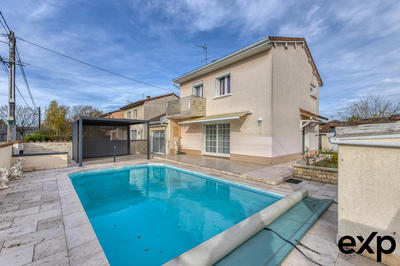 Maison - 121 m² - 7 pièces