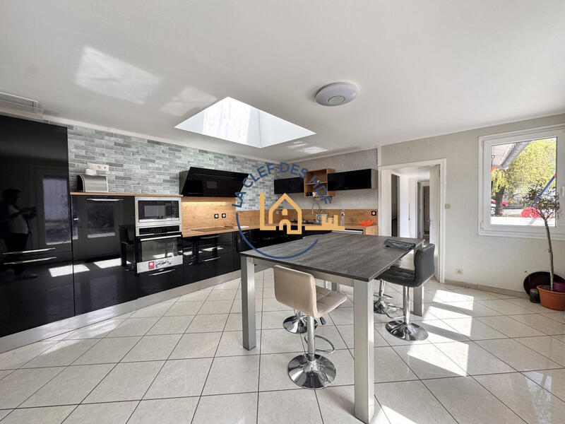 Maison - 180 m² - 6 pièces