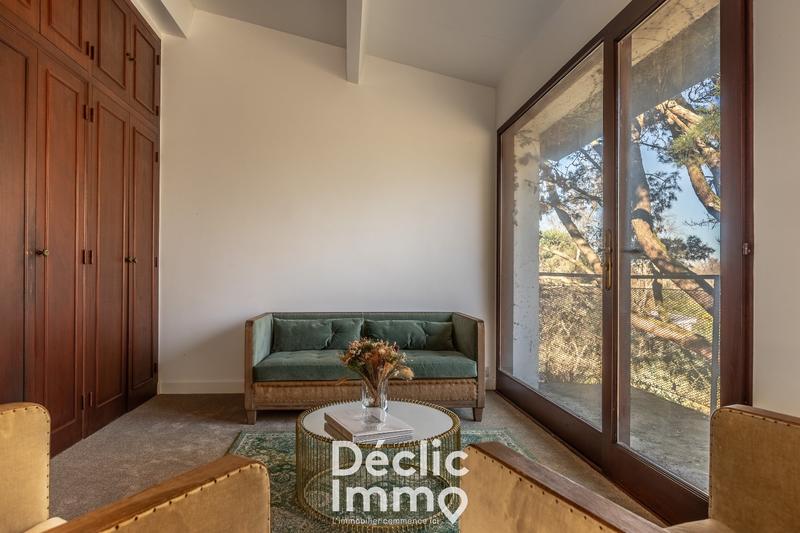 Maison - 280 m² - 8 pièces