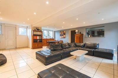 Maison - 260 m² - 8 pièces
