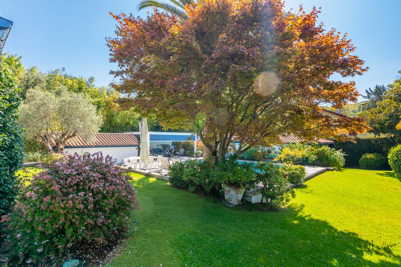 Maison - 258 m² - 10 pièces