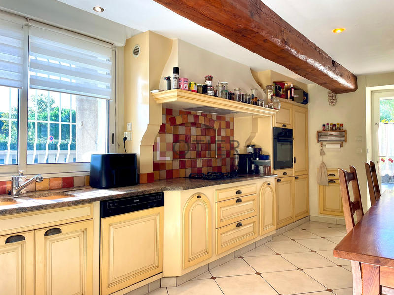 Maison - 240 m² - 8 pièces