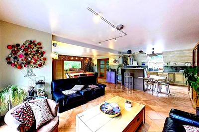 Maison - 246 m² - 10 pièces