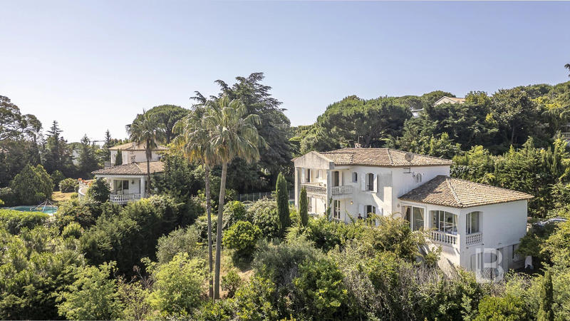 Maison - 263 m² - 7 pièces