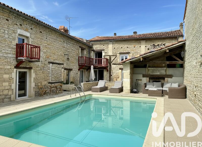 Maison - 335 m² - 12 pièces