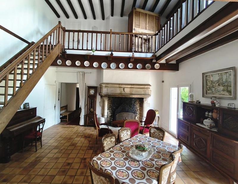 Maison - 316 m² - 9 pièces