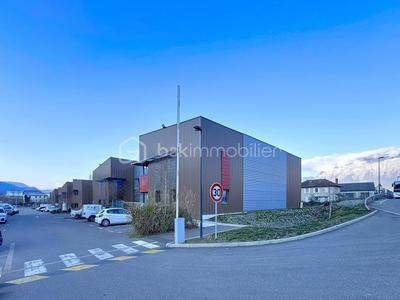Local d'activité / Entrepôt - 341 m²