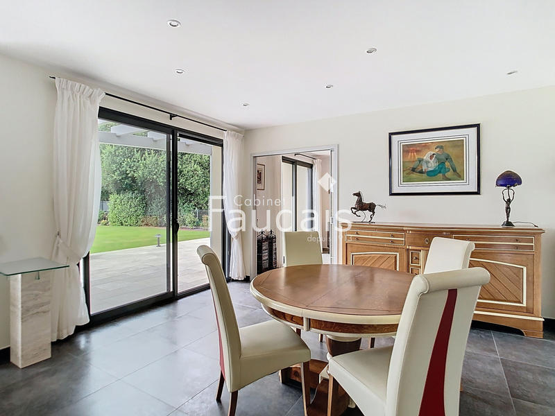 Maison - 205 m² - 7 pièces