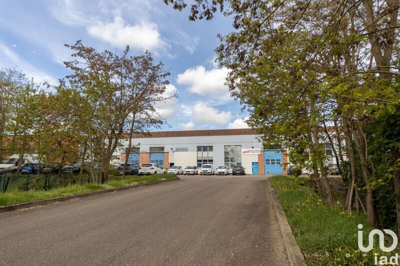 Local commercial - 1 200 m²