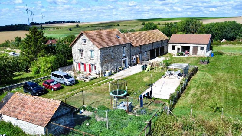 Corps de ferme - 200 m² - 8 pièces