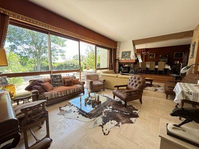 Maison - 323 m² - 17 pièces