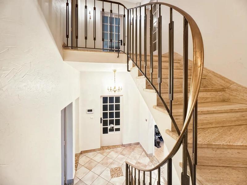 Maison - 309 m² - 10 pièces