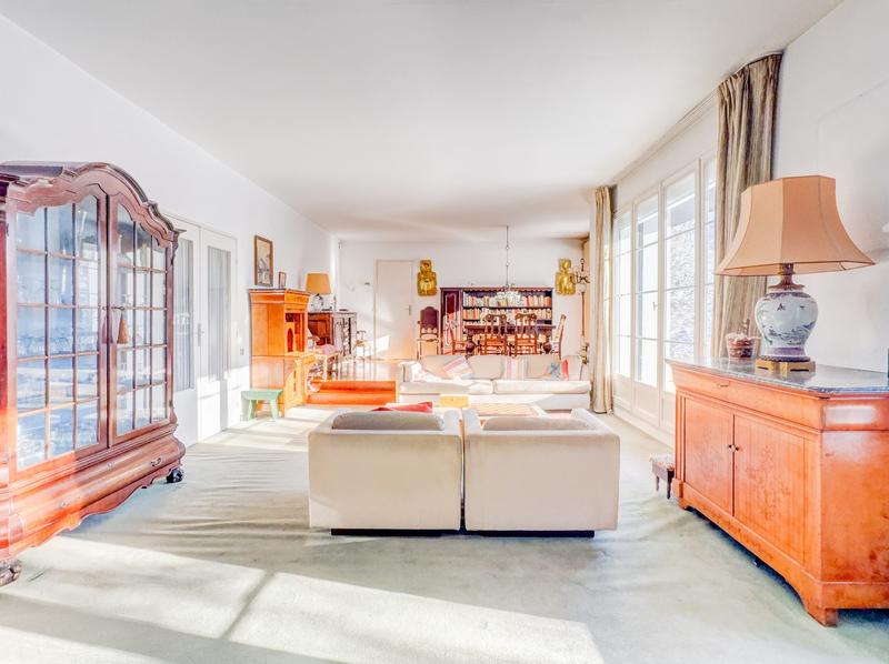 Maison - 230 m² - 9 pièces