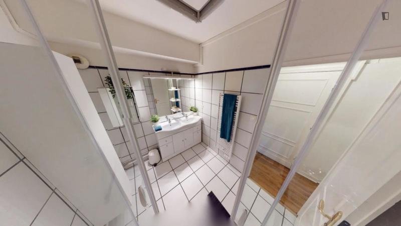 Chambre - 8 m² - 7 pièces