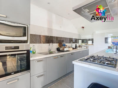 Maison - 232 m² - 9 pièces