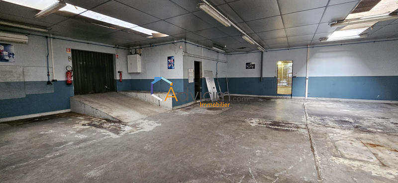 Entrepôt - 1 651 m²