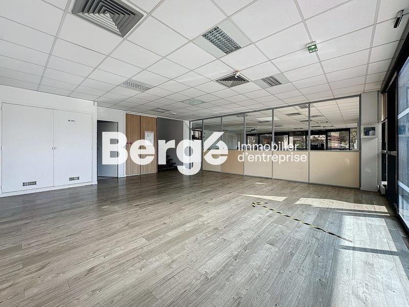 Bureau - 1 253 m²