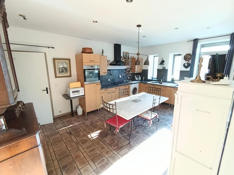 Maison - 202 m² - 8 pièces