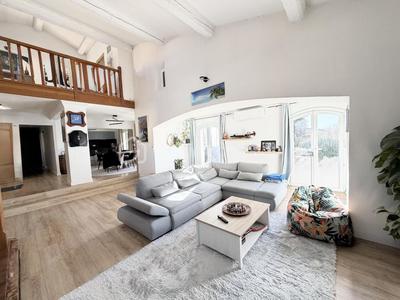 Maison - 210 m² - 8 pièces