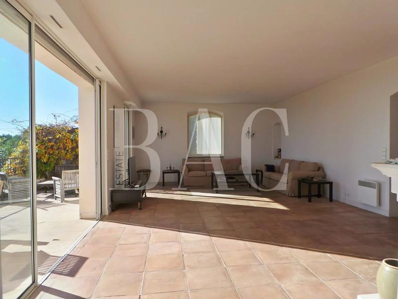 Villa - 330 m² - 8 pièces