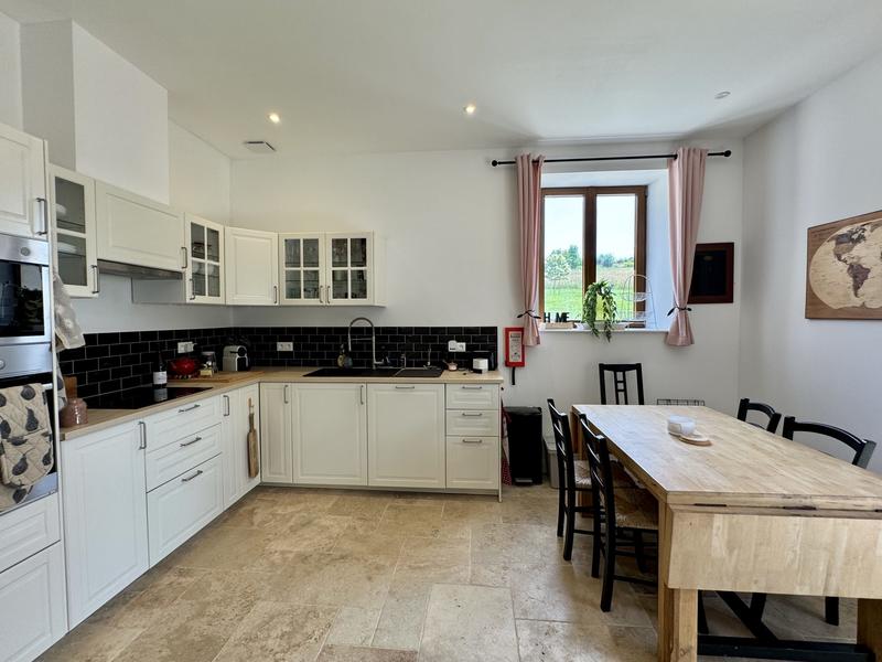 Maison - 221 m² - 9 pièces