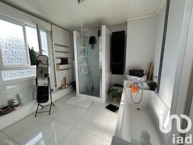 Maison - 121 m² - 5 pièces