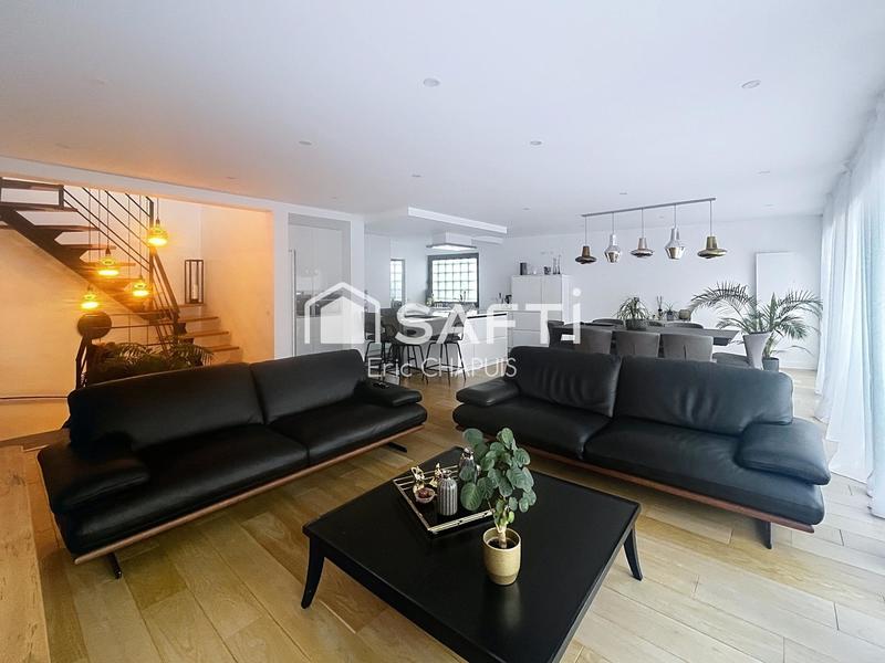 Maison - 205 m² - 7 pièces