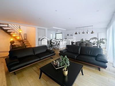 Maison - 205 m² - 7 pièces