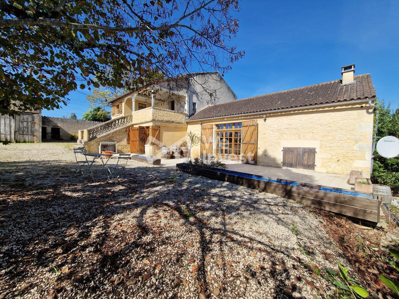 Maison - 200 m² - 8 pièces