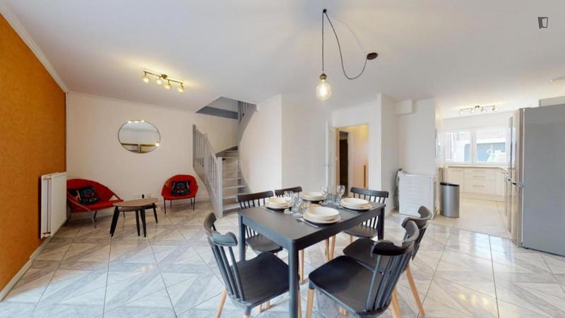 Chambre - 12 m² - 6 pièces